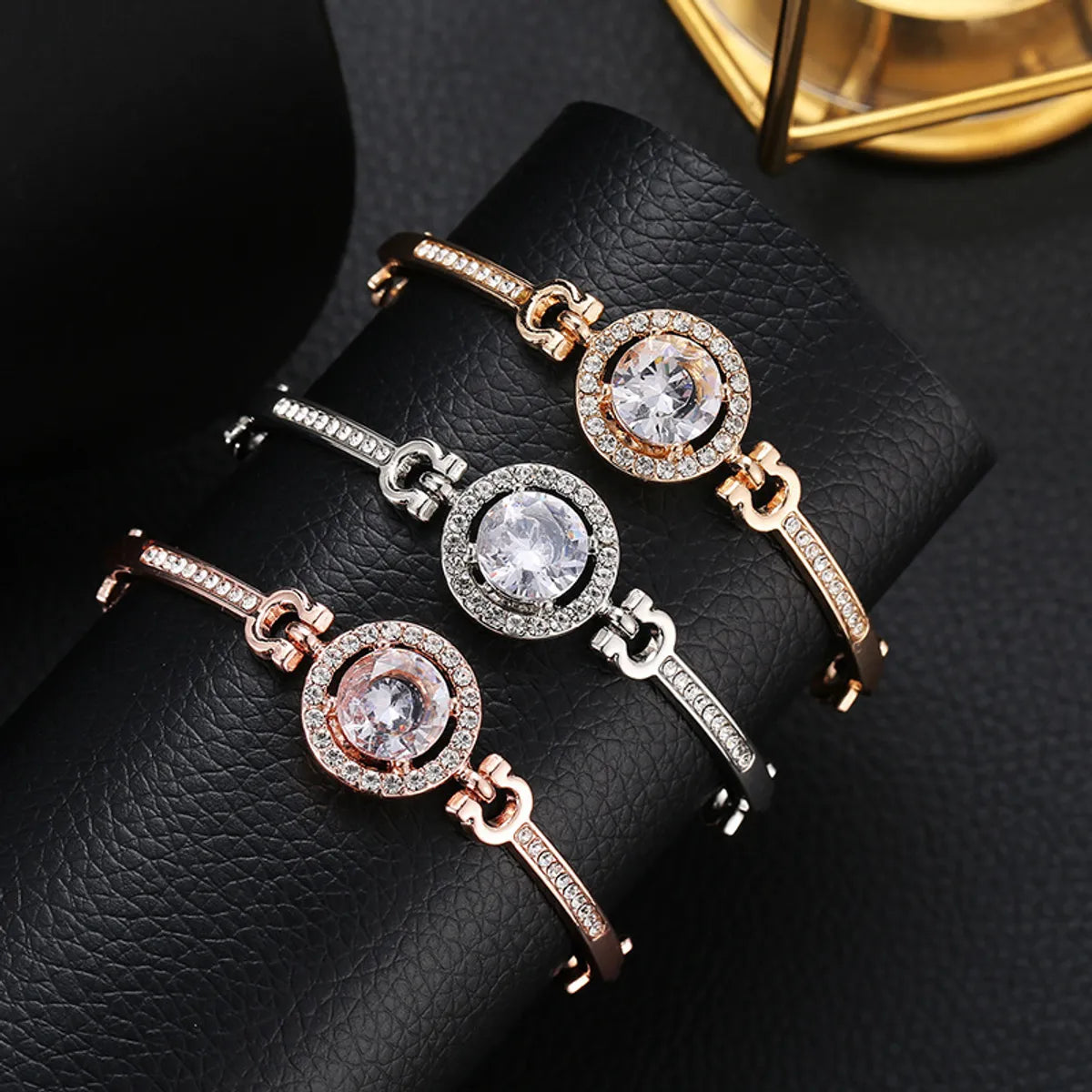 wrist cuffs for women-Lady Geometric Alloy Plating Rhinestones Women's Bracelets