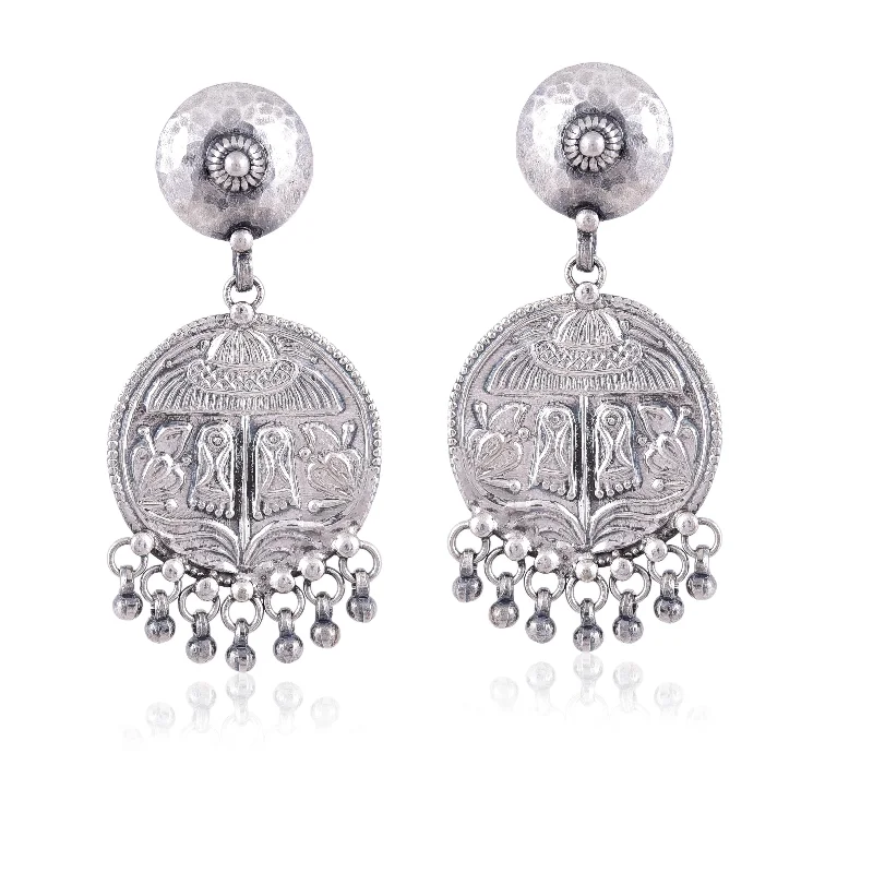 modern gold earrings for women-Silver Mountain Sterling silver round patri hanging earring