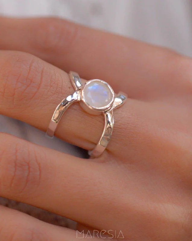 designer rings for women-Moonstone ~ Sterling Silver 925 ~ MR002