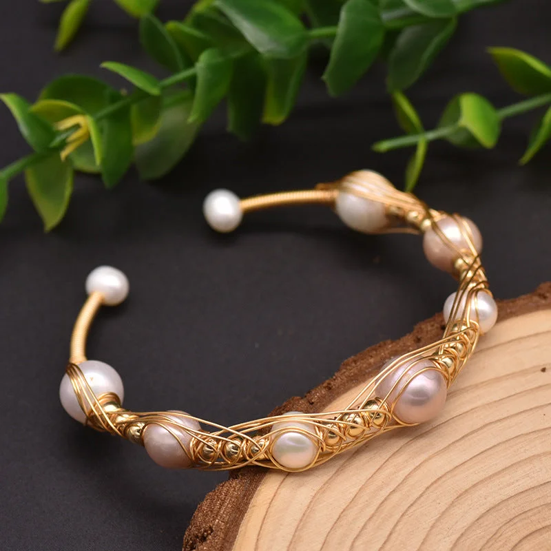 Winding Pearl Bracelet