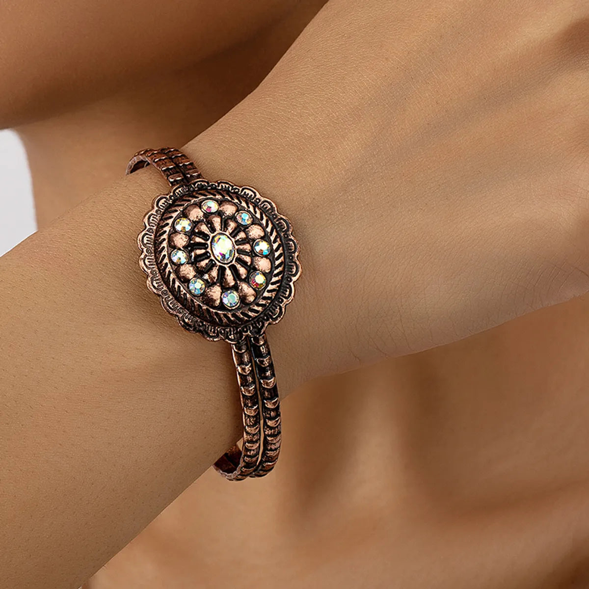 engraved bracelets for women-Retro Ethnic Style Commute Flower Ferroalloy Women's Bangle