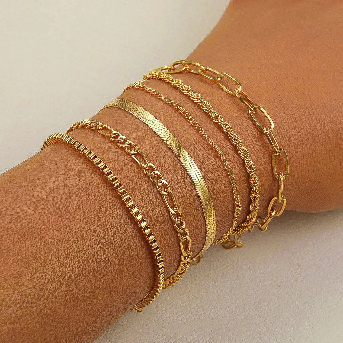 luxury charm bracelets for women-Vintage Style Geometric Solid Color Alloy Unisex Bracelets