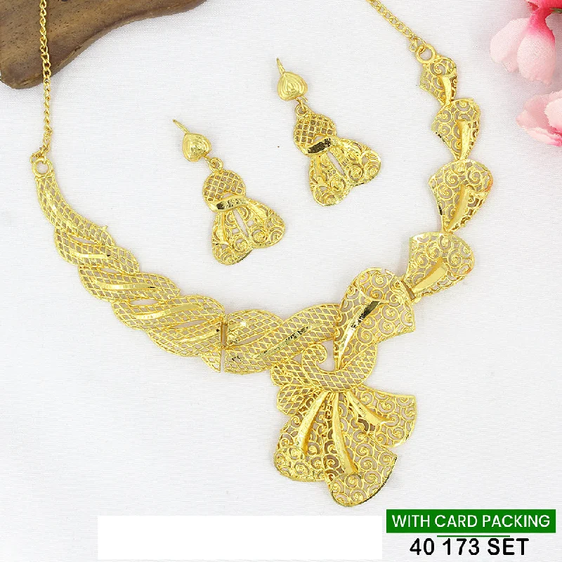 trendy necklaces for women-Mahavir Gold Plated Necklace Set