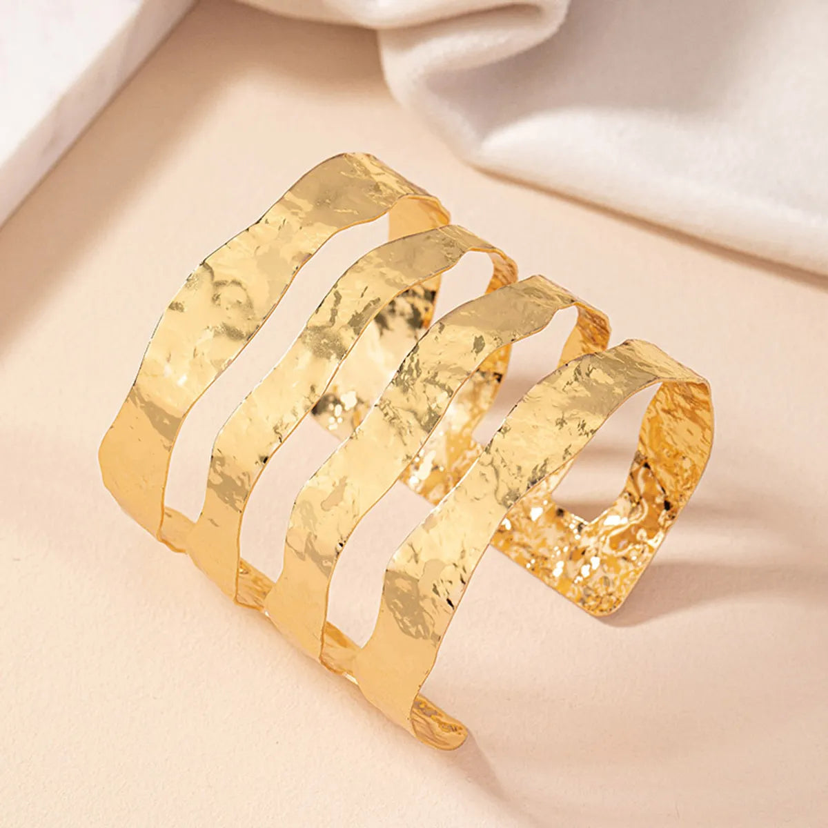 traditional bangles for women-Retro Geometric Alloy Plating Women's Bangle