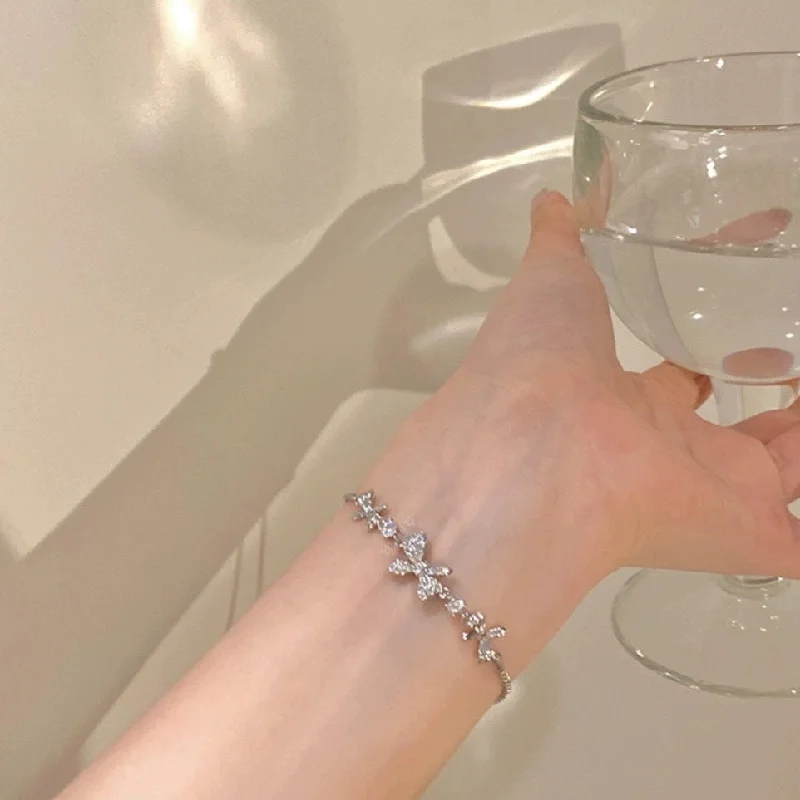 Full Diamond Bow Bracelet