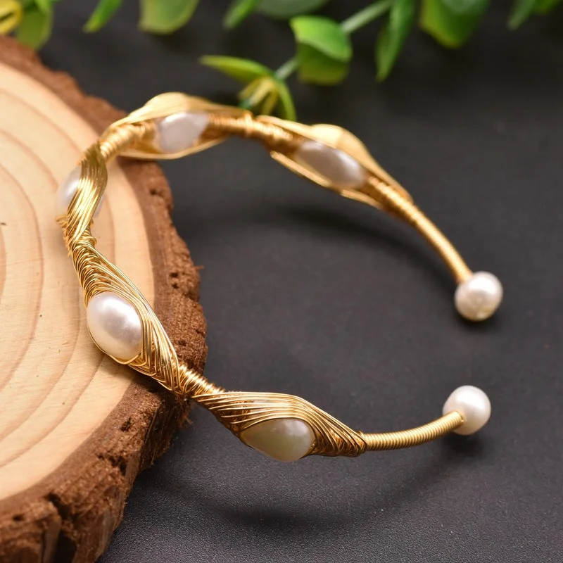 Multi-Eye Pearl Bracelet