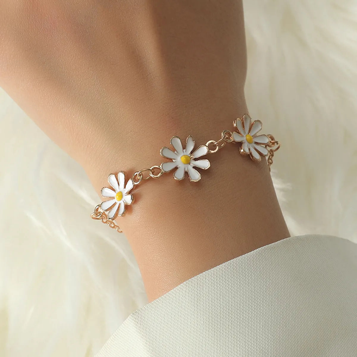 gemstone bracelets for women-Fashionable Oil-spot Glaze Flowers Daisy Three Alloy Bracelet