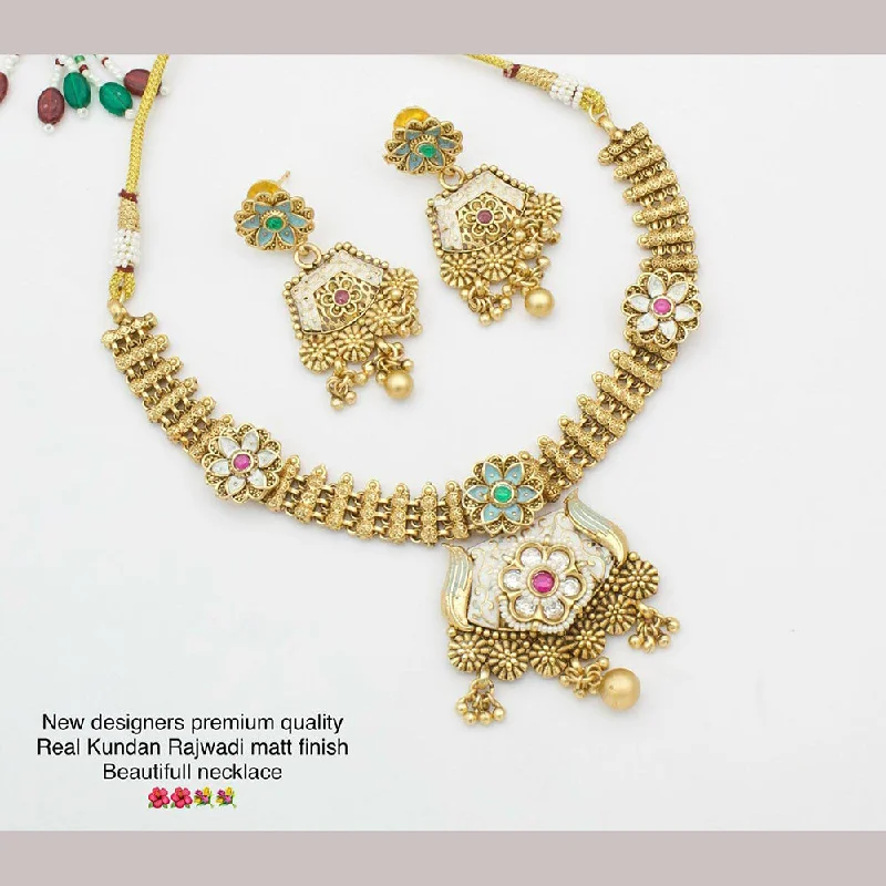 luxury diamond necklaces for women-Manisha Jewellery Kundan Rajwadi Matte Finish Necklace Set