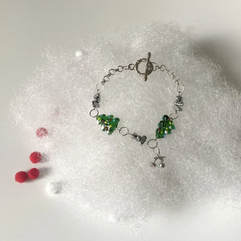 Beaded Green Christmas Tree Bracelet