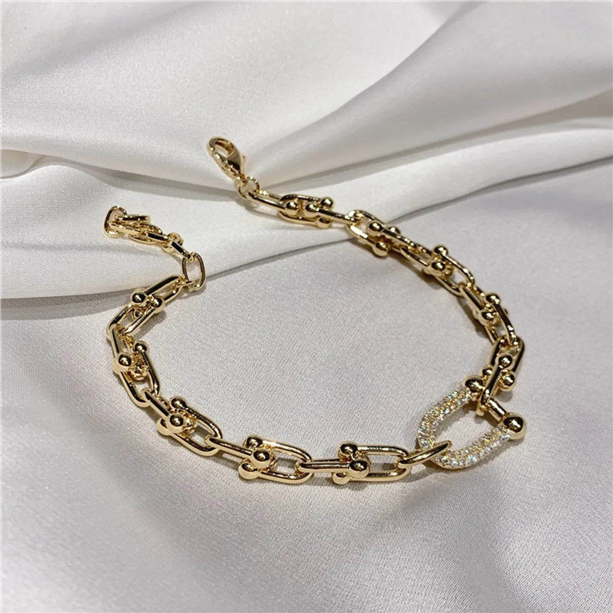 pearl bangle bracelets for women-Fashion Diamond Zircon New Metal Texture Alloy Bracelet