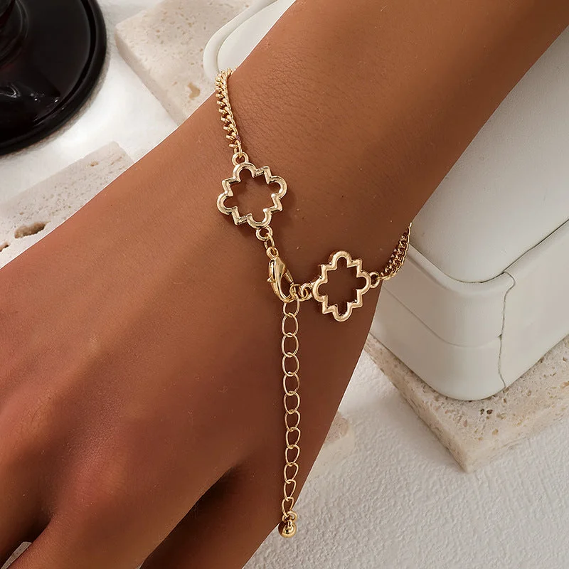 chunky bangles for women-Simple Style Four Leaf Clover Metal Plating Women's Bracelets